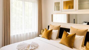 City Apartment, Park View | Blackout drapes, iron/ironing board, free WiFi, bed sheets