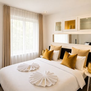 City Apartment, Park View | Blackout drapes, iron/ironing board, free WiFi, bed sheets - Metropole Apartments Romana Square (Bucharest)