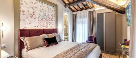 Superior appartement, uitzicht op de stad | 2 slaapkamers, een kluis op de kamer, een strijkplank/strijkijzer