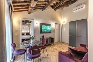 Superior Apartment, City View | Living area | 25-inch flat-screen TV with digital channels - Palazzo Ottavia-Maison D'Art Collection (Rome)