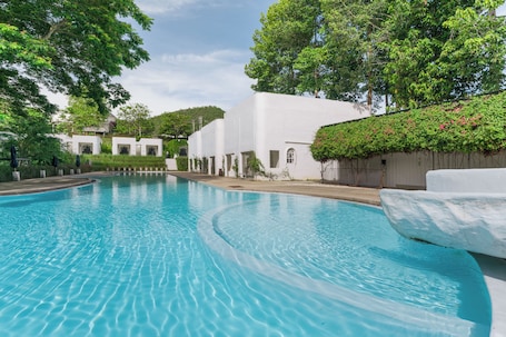 Room, Poolside | Free WiFi