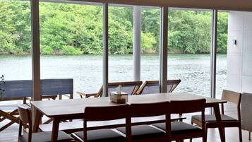 Floating Villa with Breakfast | Comedor