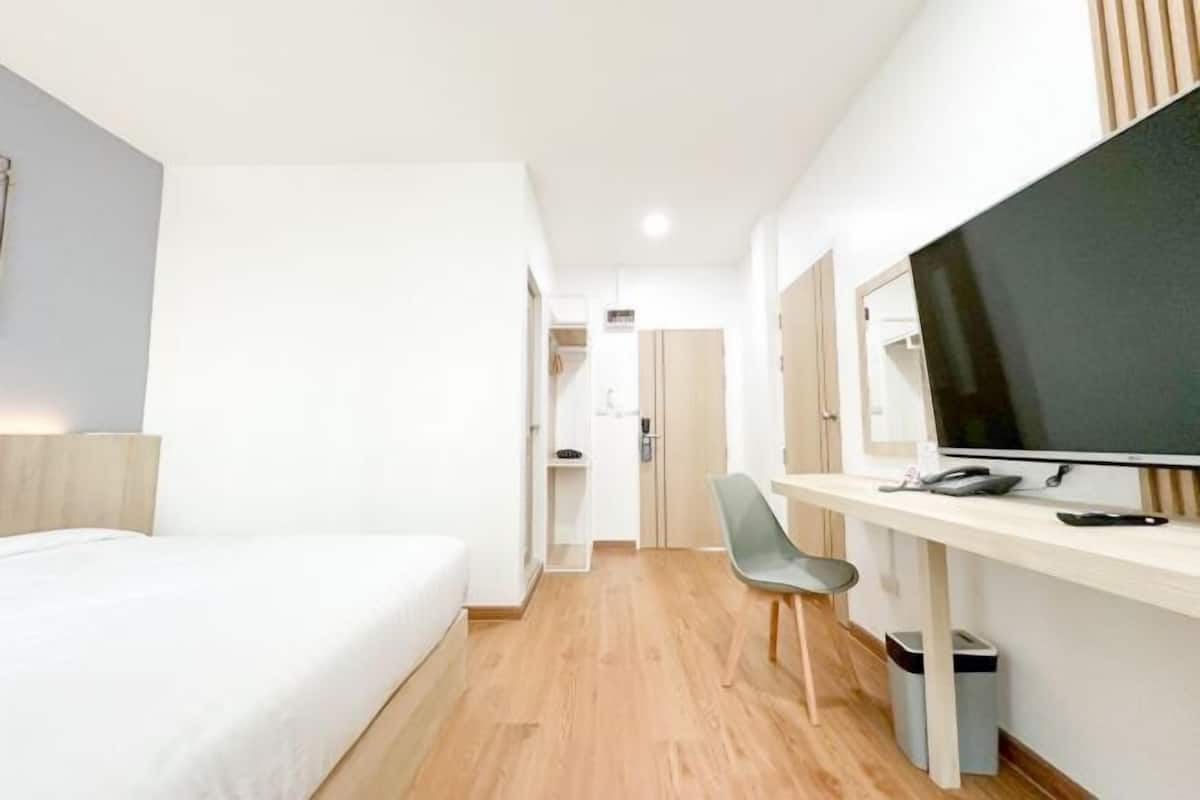 Individually furnished, desk, free WiFi, bed sheets