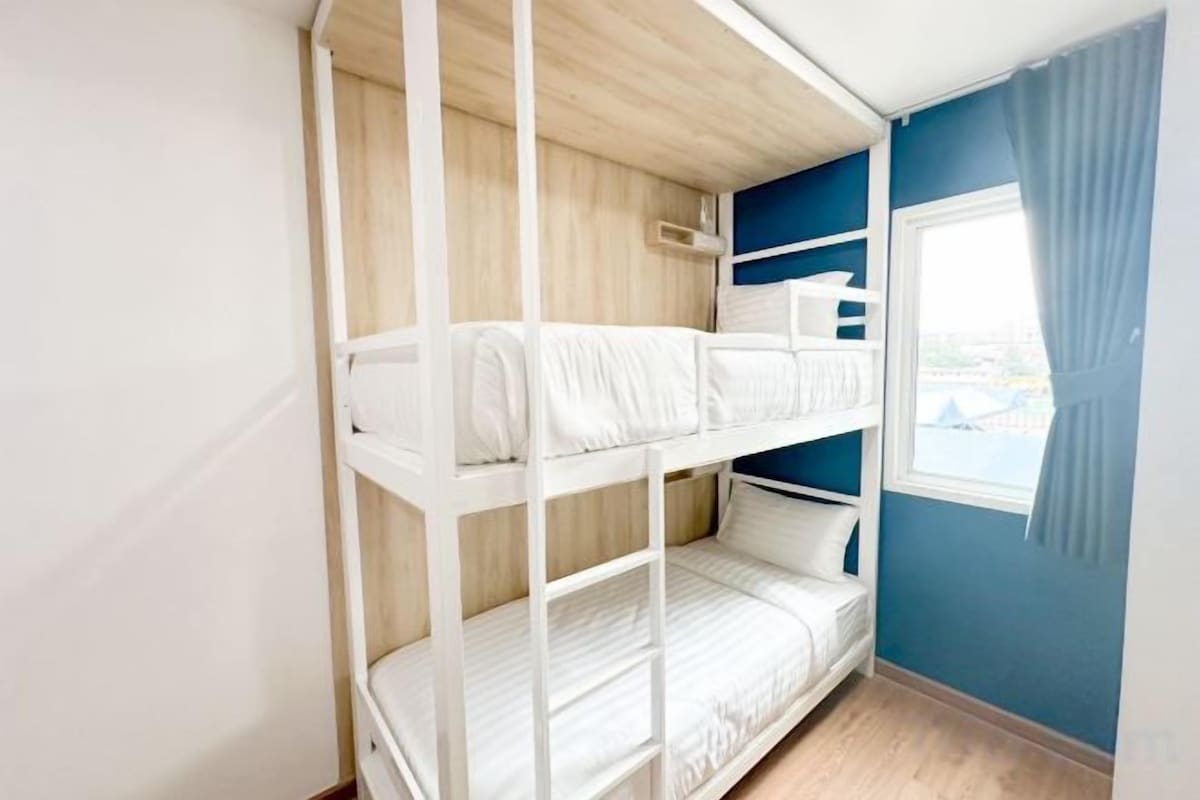 Soundproofing, WiFi (free), individually furnished, bed sheets