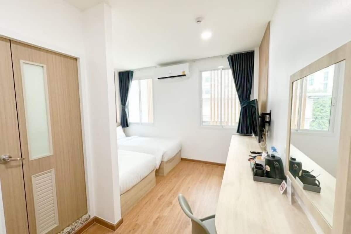 Individually furnished, desk, free WiFi, bed sheets