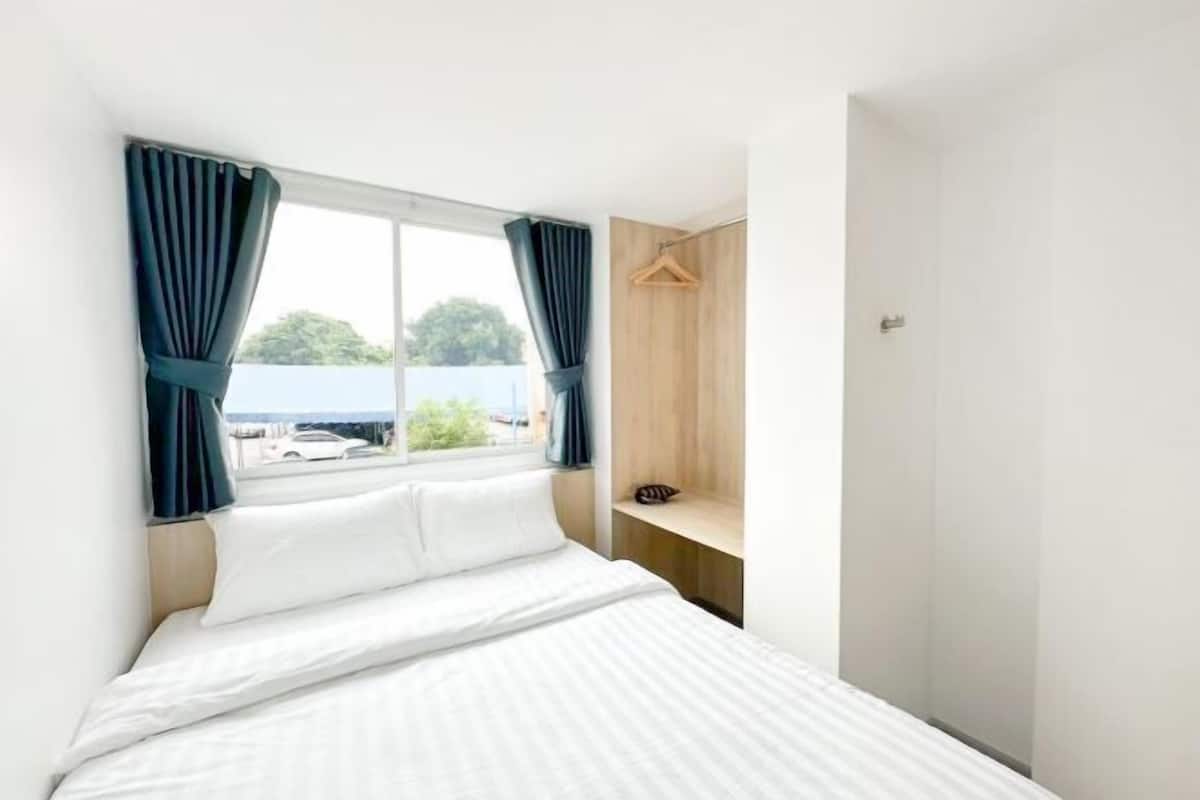 Individually furnished, desk, free WiFi, bed sheets