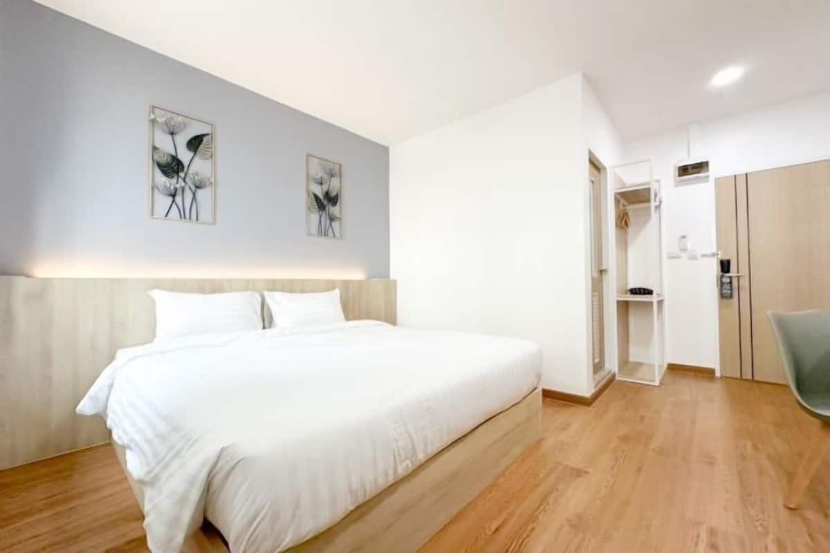 Individually furnished, desk, free WiFi, bed sheets