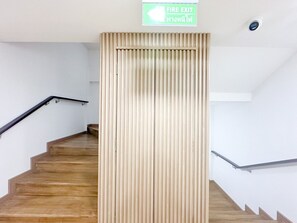 TV connectée de 42 pouces avec chaînes numériques