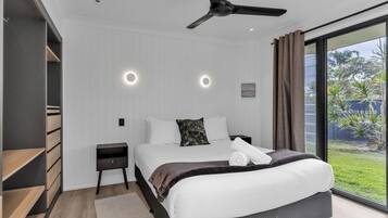 2 bedrooms, iron/ironing board, free WiFi, bed sheets