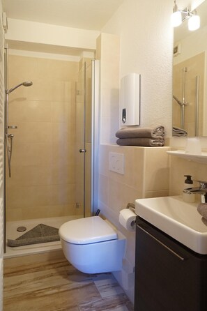 Douche, sèche-cheveux