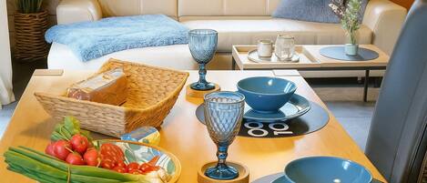 Televisie, een dvd-speler, een filmbibliotheek en een stereo