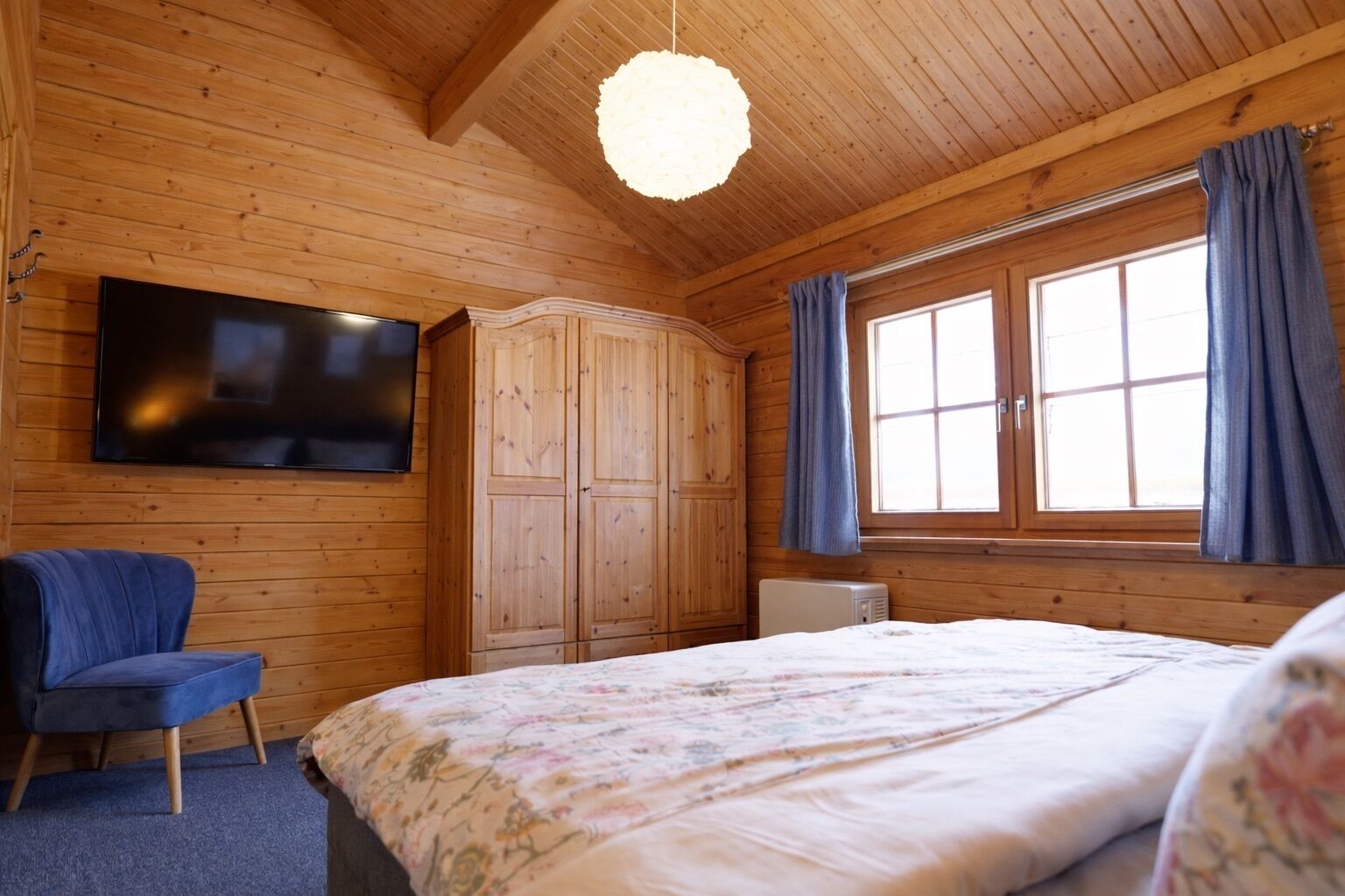 2 Schlafzimmer, Reisekinderbett, kostenloses WLAN, Bettwäsche