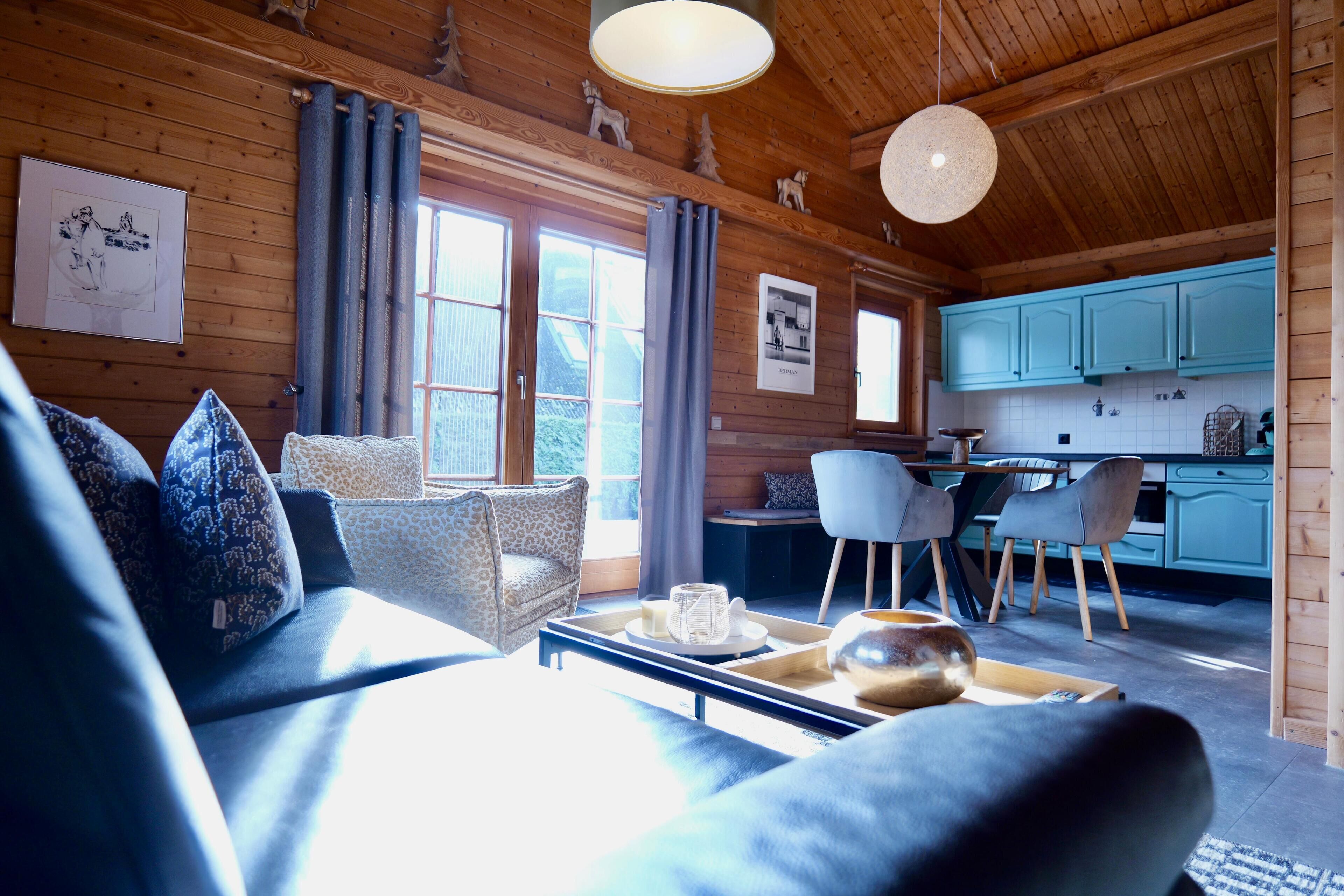 Fernseher, DVD-Player, Videothek, Stereoanlage