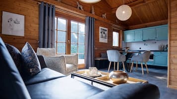 Télévision, livres, vidéothèque, chaîne hi-fi