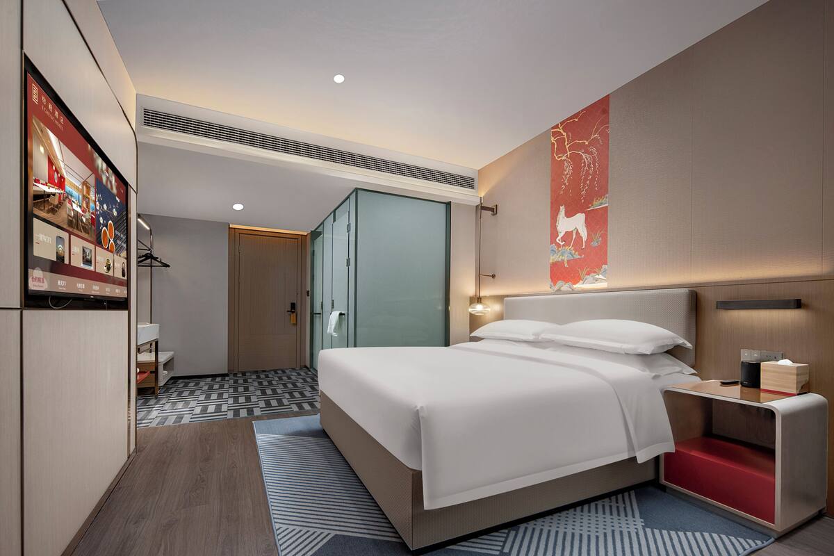 Business Double Room | 1 bedroom, memory foam beds, desk, laptop workspace