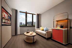 Habitación doble ejecutiva | Camas con efecto memoria, escritorio y espacio para trabajar con laptop