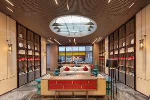 Lobby sitting area - Echeng Hotel  (Chengdu)
