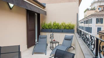 Suite Luxe, vue ville | Terrasse/Patio
