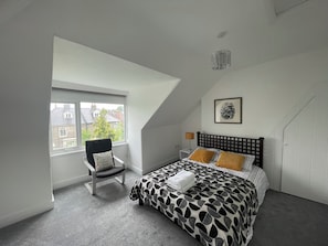 Free WiFi, bed sheets - Golden Triangle Townhouse (Norwich)