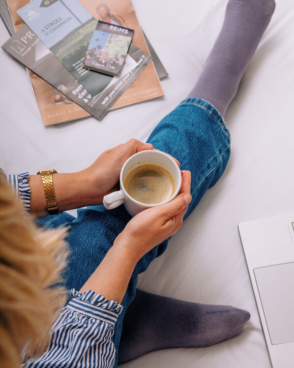Coffee and/or coffee maker - Hôtel Akena Châlons en Champagne (Châlons-en-Champagne)