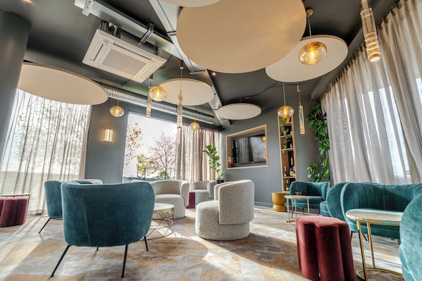 Bar (on property) - Hôtel Akena Châlons en Champagne (Châlons-en-Champagne)