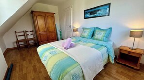 4 quartos, ferros/tábuas de passar roupa, berço de viagem, Wi-Fi