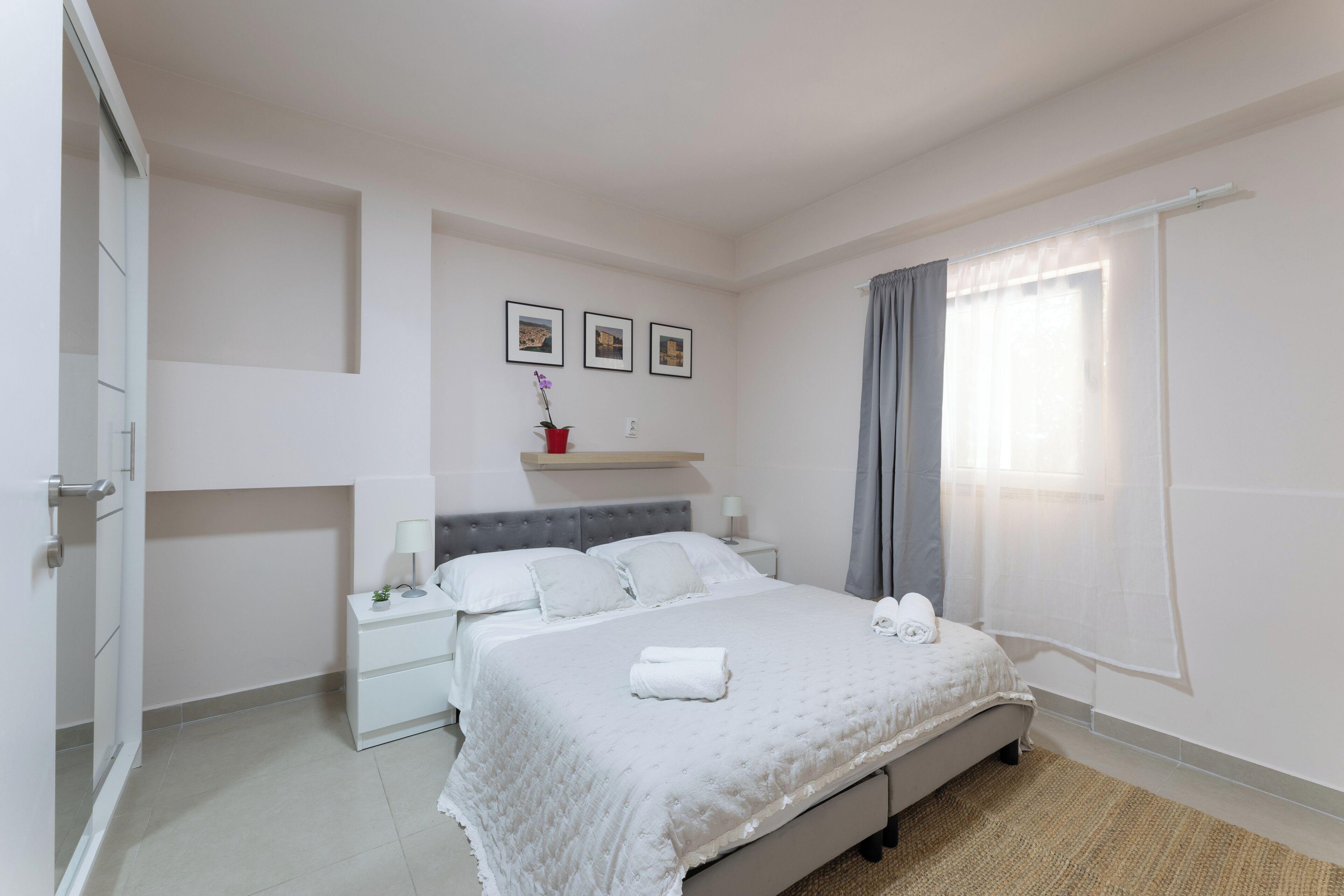 2 chambres, fer et planche à repasser, Wi-Fi gratuit, draps fournis