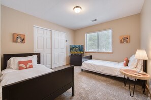 3 bedrooms, iron/ironing board, free WiFi, bed sheets - Pebble Place at Tahoe Donner by Tahoe Getaways - Pet Friendly, Single Level w HOA (Truckee)