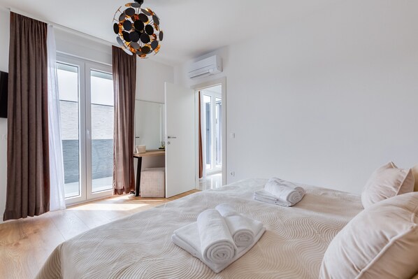 3 bedrooms, free cribs/infant beds, bed sheets - Villa Sanja Zadar Villas (Nin)