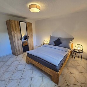 1 bedroom, Internet, bed sheets - Small basement apartment in Löhne/Bad Oeynhausen (Löhne)