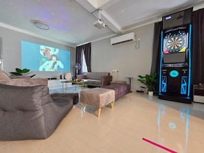5 bedrooms, soundproofing, iron/ironing board, bed sheets - Comfy Tok Sira Home Kuantan 5 BR (Kuantan)