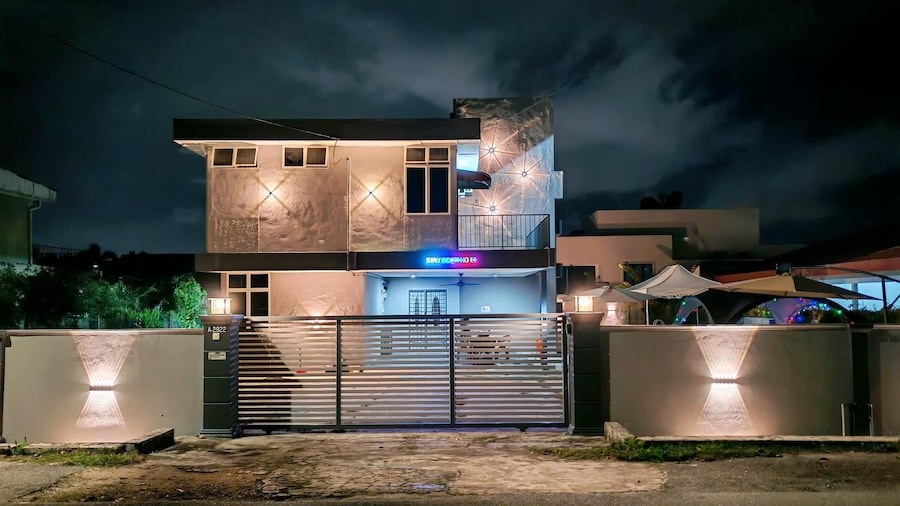 Comfy Tok Sira Home Kuantan 5 BR