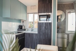 Casa mobile, 3 camere da letto, non fumatori, angolo cottura | Cucina privata | Frigorifero, microonde, piano cottura, bollitore elettrico