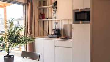 Mobile Home, 1 Double Bed, Non Smoking, Kitchenette | Private kitchen | Fridge, microwave, stovetop, electric kettle