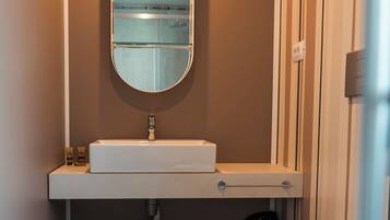 Mobile Home, 1 Double Bed, Non Smoking, Kitchenette | Bathroom | Shower, towels, soap, shampoo