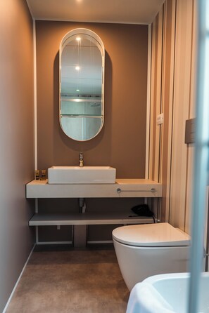 Asuntovaunu, 1 parisänky, tupakointi kielletty, keittotila | Kylpyhuone | Suihku, pyyhkeet, saippua, sampoo