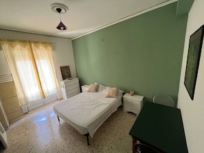 2 quartos, ferros/tábuas de passar roupa, Wi-Fi, roupa de cama