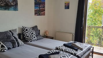Classic Room, 2 Twin Beds, Garden View | Desk, free WiFi