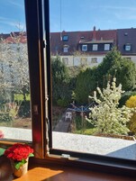 Refrigerador con freezer, microondas, horno, placa de cocina