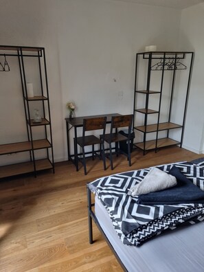 Classic Room, Courtyard View - Pension Parga (Kaiserslautern)