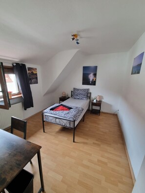 Classic Room, Courtyard View | Meja, Wi-fi percuma 