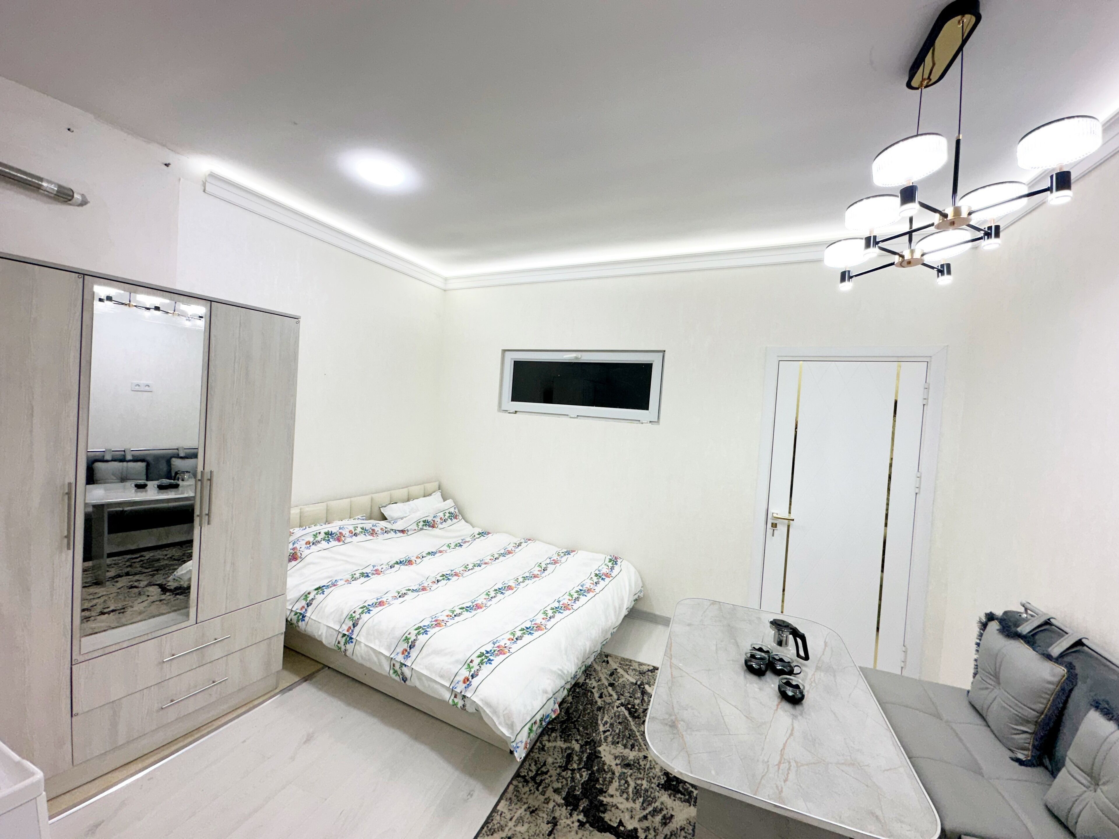 3 slaapkamers, een strijkplank/strijkijzer, wifi, beddengoed