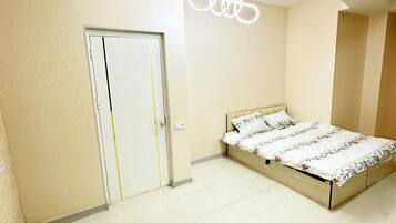 3 habitaciones, tabla de planchar con plancha, wifi y ropa de cama