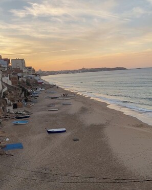 On the beach, sun loungers - HOUCINE APARTMENT (Aïn El Turk)