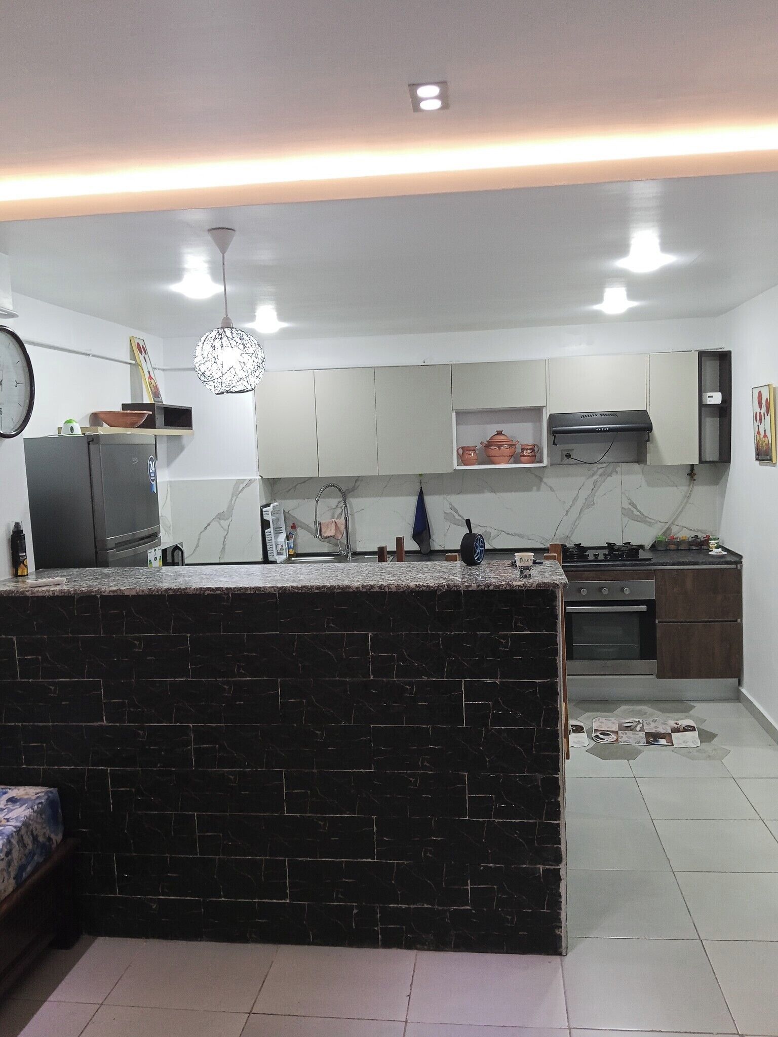 Réfrigérateur, micro-ondes, four, cafetière/bouilloire