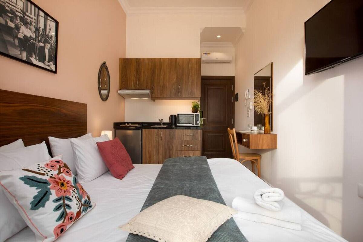 MMS 411 | Premium bedding, blackout drapes, WiFi (free), individually decorated