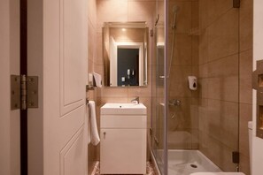Bathroom - Mar Mikhael Studios (Beirut)