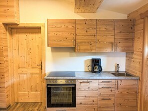 Micro-ondas, fogão, lava-louças