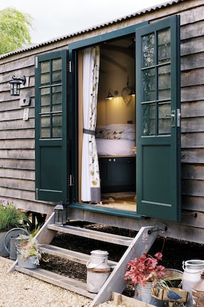 Exterior - Lillie's Shepherd's Lodge Retreat & Wellness (Nottingham)