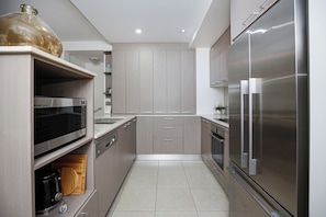 Deluxe Apartment, Balcony, Pool View | Private kitchen | Full-size fridge, microwave, oven, stovetop - Luxury Cairns Stay with Pool and BBQ (Cairns)
